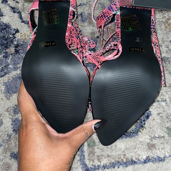 MISS LOLA SNAKE PRINT IRIDESCENT PUMP - Picture 7 of 9